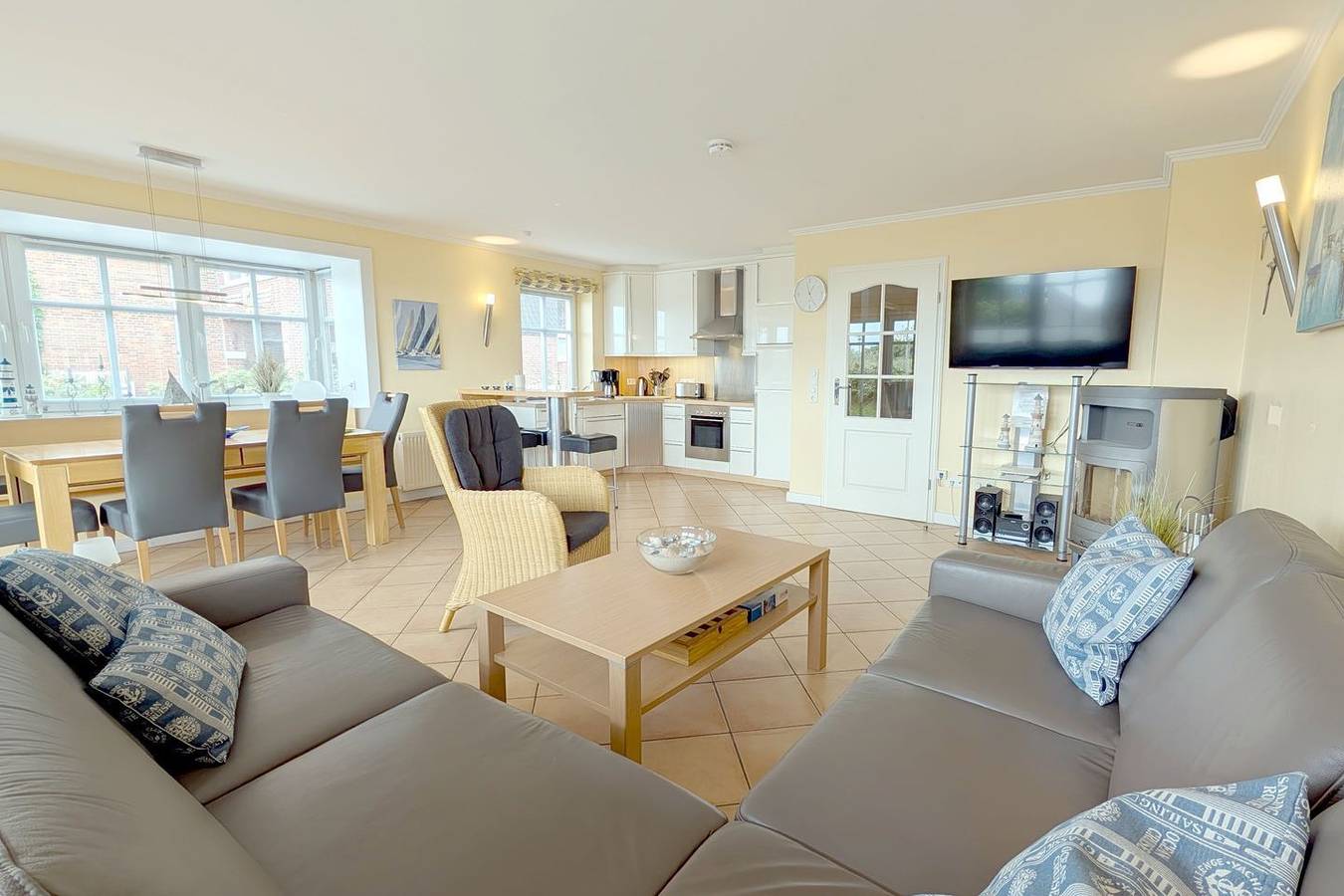 Ganze Wohnung, Ferienwhg. mit 4 Zimmern, auf ca. 118m² im Eg mit Blick auf Meer und Strand. in Wyk auf Föhr (Stadt), Wyk auf Föhr