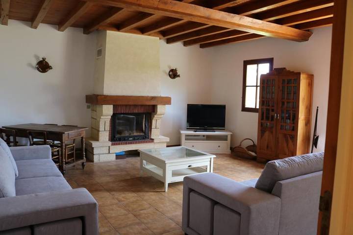 Location de vacances pour 10 personnes, avec vue et jardin, animaux acceptés à Mont-Saint-Jean - 3