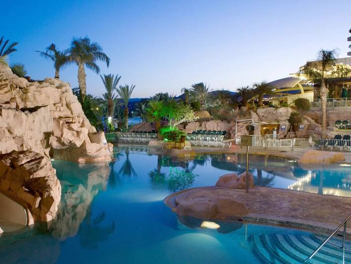 Hôtel pour 3 personnes, avec piscine et jardin ainsi que sauna et jacuzzi à Eilat