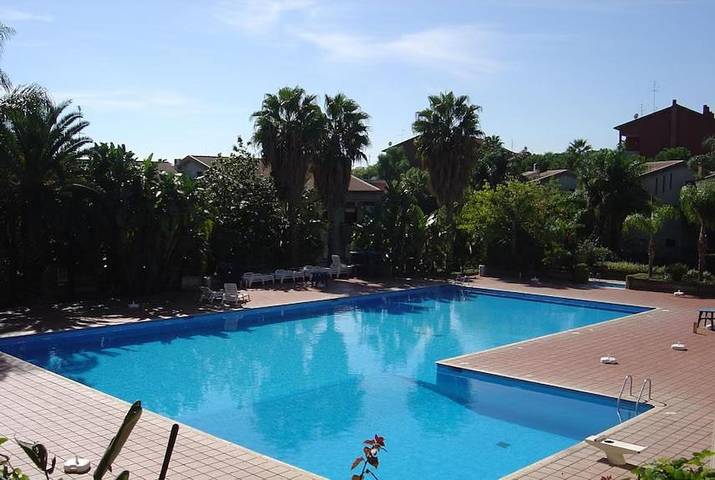 Chambre d’hôte pour 4 personnes, avec balcon ainsi que piscine et jardin à Catane - 2