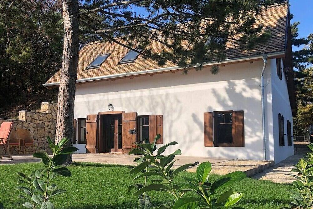 Landhaus Pirk Impressive panorama, peaceful surroundings, comfortable, spacious apartments in Vászoly, Balatonfüredi járás