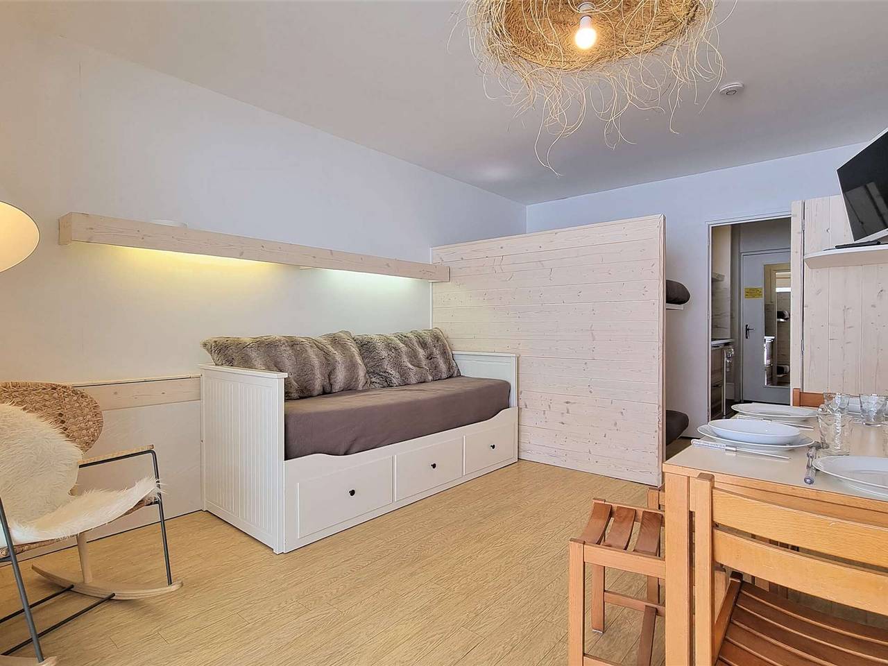 Ganze Wohnung, Studio für 4 Personen, Ski-in/Ski-out, Süd-West, Gratis-Wlan, Kostenlose Parkplätze, Nahe Skilift in Saint-Étienne-en-Dévoluy, Le Dévoluy