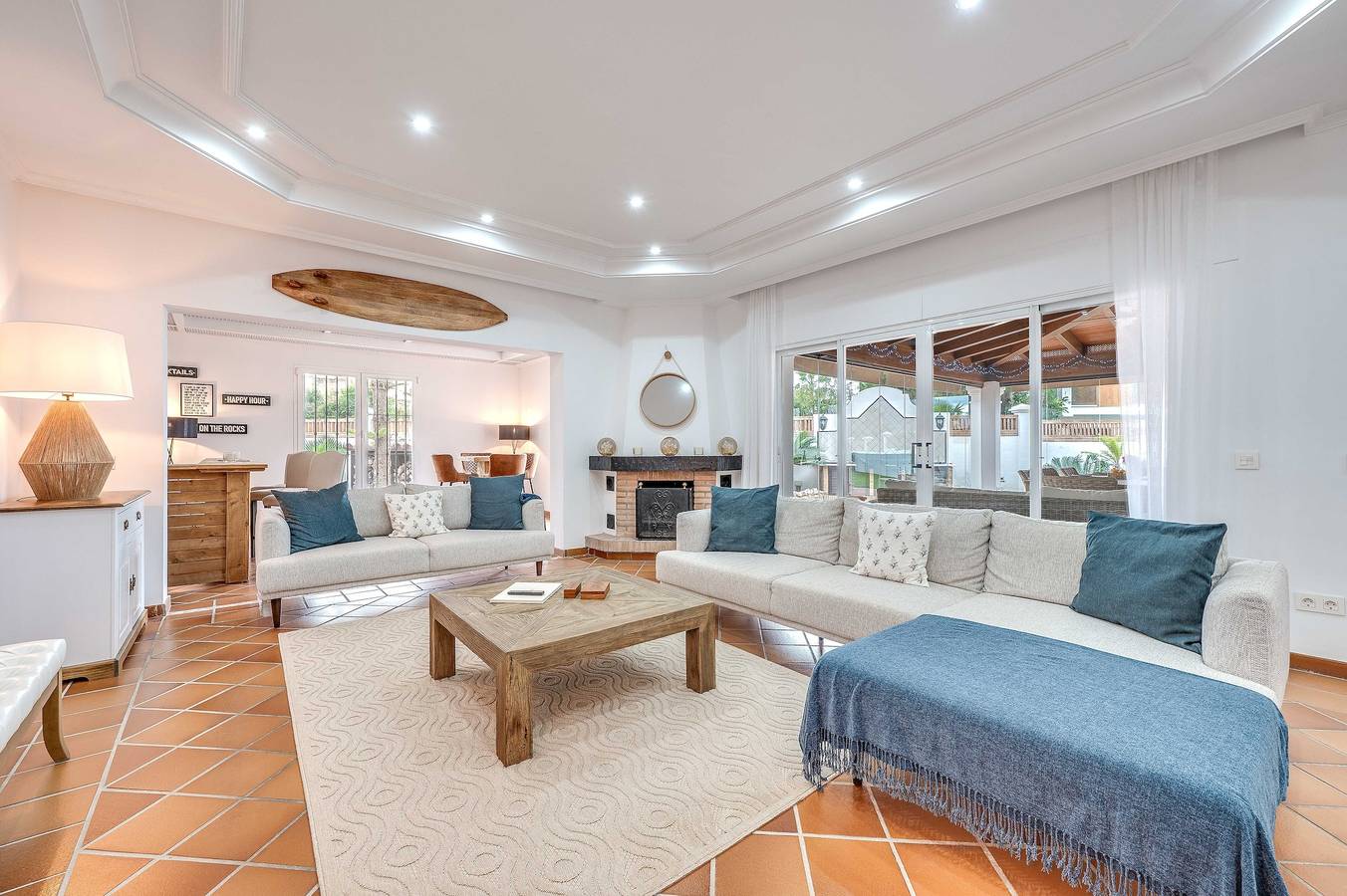 Villa 'Hakuna Matata' with Sea View, Wi-Fi and Air Conditioning in Las Chapas, Marbella