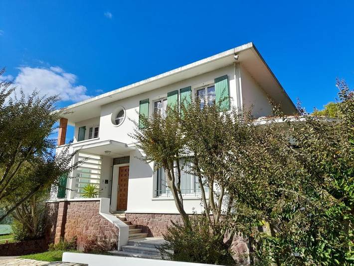 Location de vacances pour 6 personnes, avec piscine ainsi que vue et jardin à Labouheyre - 4