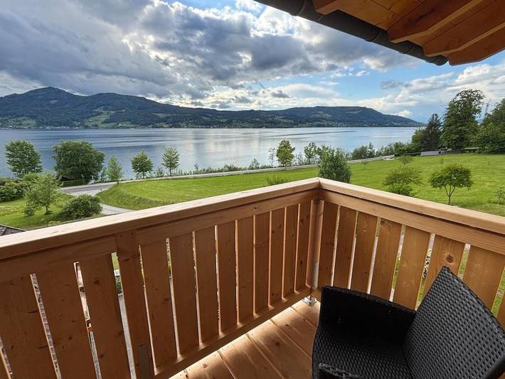 Ferienwohnung für 4 Personen, mit Balkon und Garten sowie Ausblick und Seeblick in Steinbach am Attersee