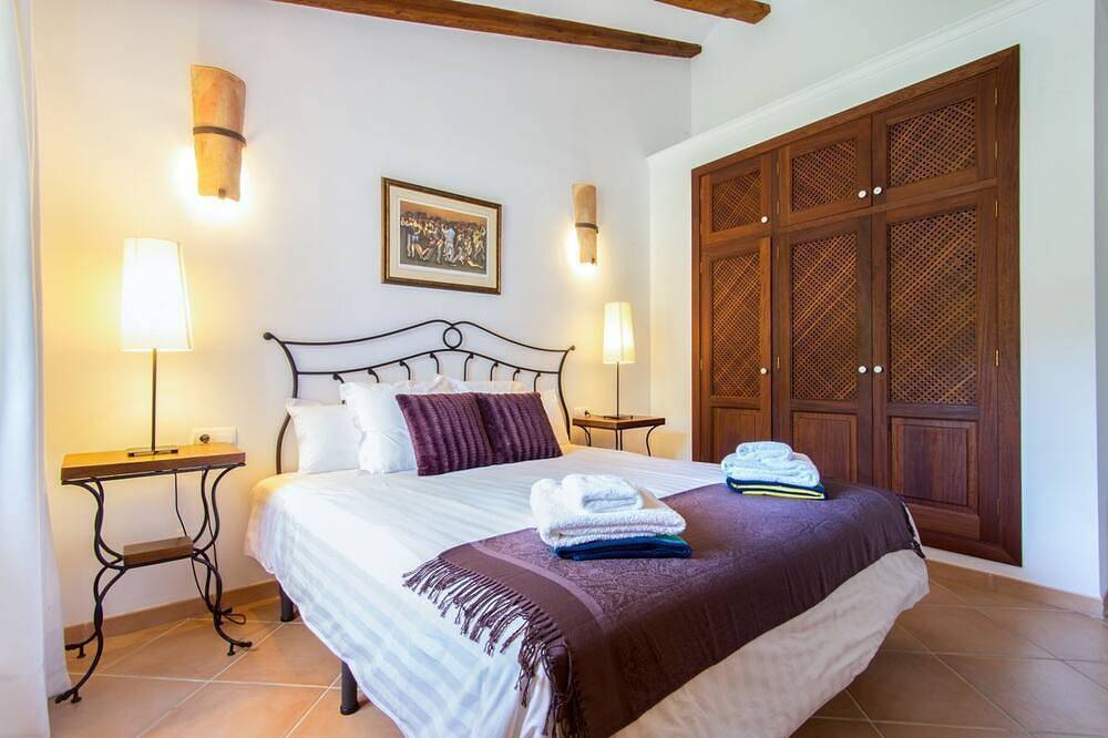 Can Flor - Three Bedroom Villa, Sleeps 6 in Deià, Coast of Mallorca
