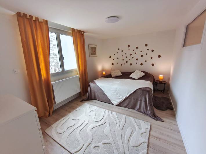 Holiday Home 'Le Gîte Écureuil' with Private Terrace, Garden & Wi-Fi in L'Île-Bouchard, Loiredalen