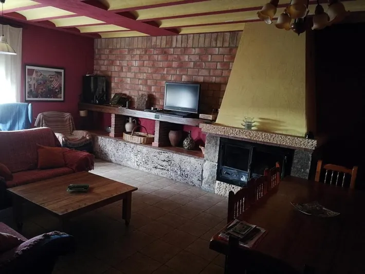 Casa rural para 8 personas, con vistas además de jardín y piscina - 1