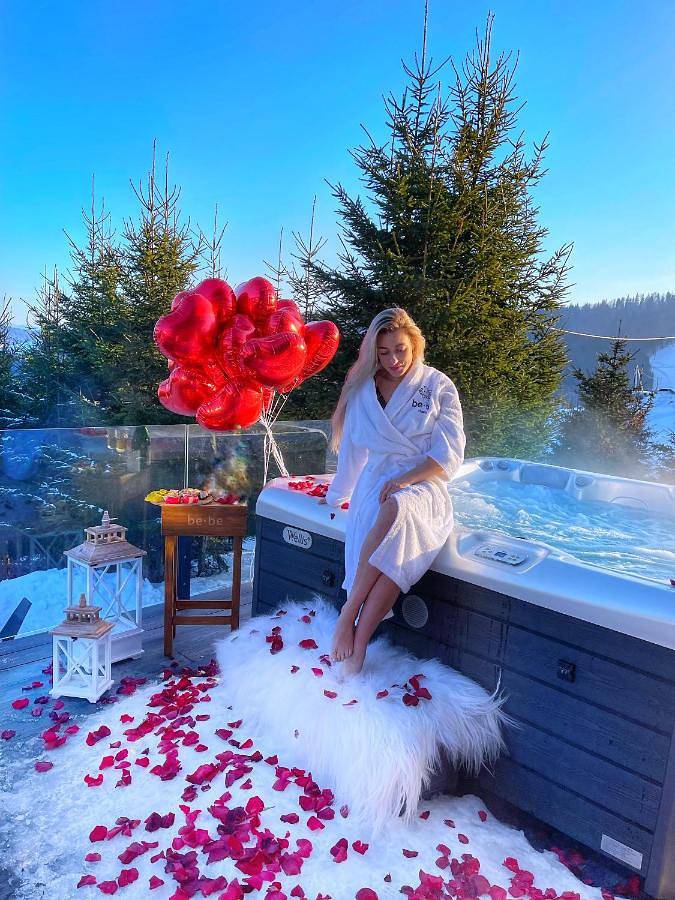 Chalet pour 14 personnes, avec jardin ainsi que piscine et jacuzzi