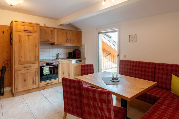 Ferienwohnung für 6 Personen, mit Whirlpool und Balkon sowie Sauna, mit Haustier in Ainring