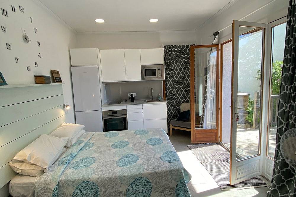 Geheel appartement, Luxe, onafhankelijke studio met airconditioning, een eigen terras en gebruik van het zwembad in Begur, Costa Brava
