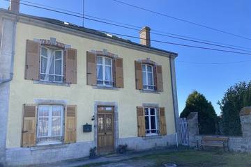 Gîte pour 11 personnes, avec jardin, animaux acceptés à Mailhac-sur-Benaize