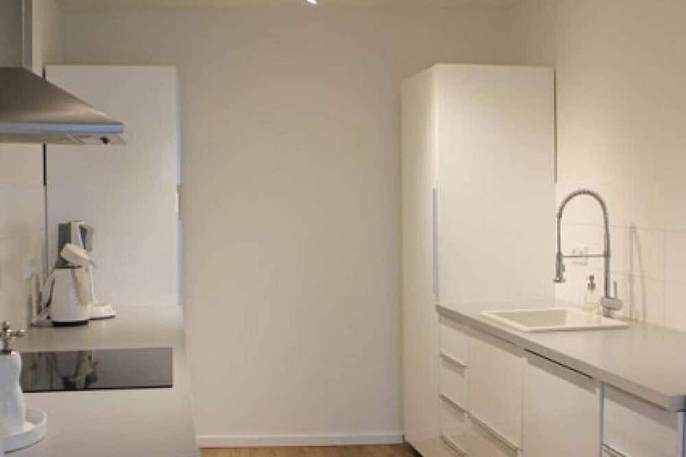 Entire apartment, Geschmackvolle 3-Zimmer-Wohnung  mit Balkon und Einbauküche in Bonn in Bonn, Rhineland