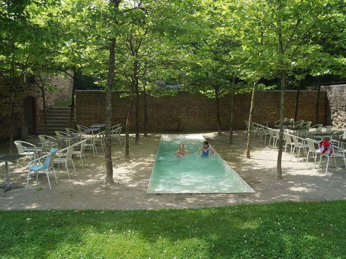 Location de vacances pour 34 personnes, avec terrasse et jardin, adapté aux familles à Daverdisse - 4