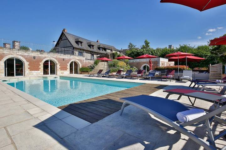 Hôtel pour 4 personnes, avec Terrasse et Jacuzzi ainsi que Jardin et Piscine à Jumièges