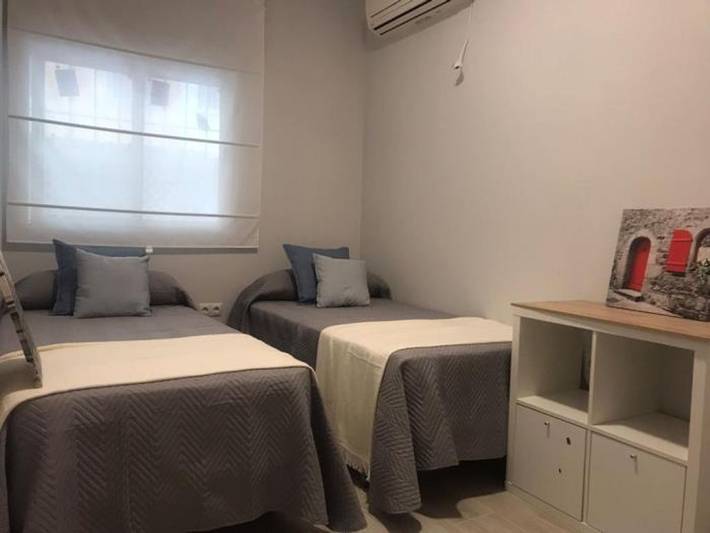 Entire apartment, Apartment in Triana with Wi-Fi and air conditioning, optional parking in Triana, Sevilla