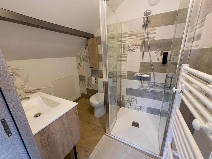 Station pour 2 personnes, avec jardin ainsi que piscine et jacuzzi à Coise-Saint-Jean-Pied-Gauthier - 4