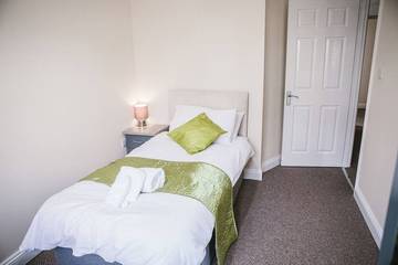 Holiday Home for 4 People in Plymouth, South West England, Photo 3