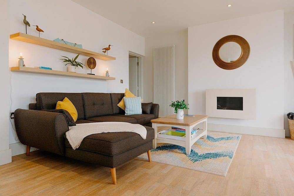 2 Gull Rock, 2 bedroom apartment with sea views in Woolacombe in Woolacombe, Devon