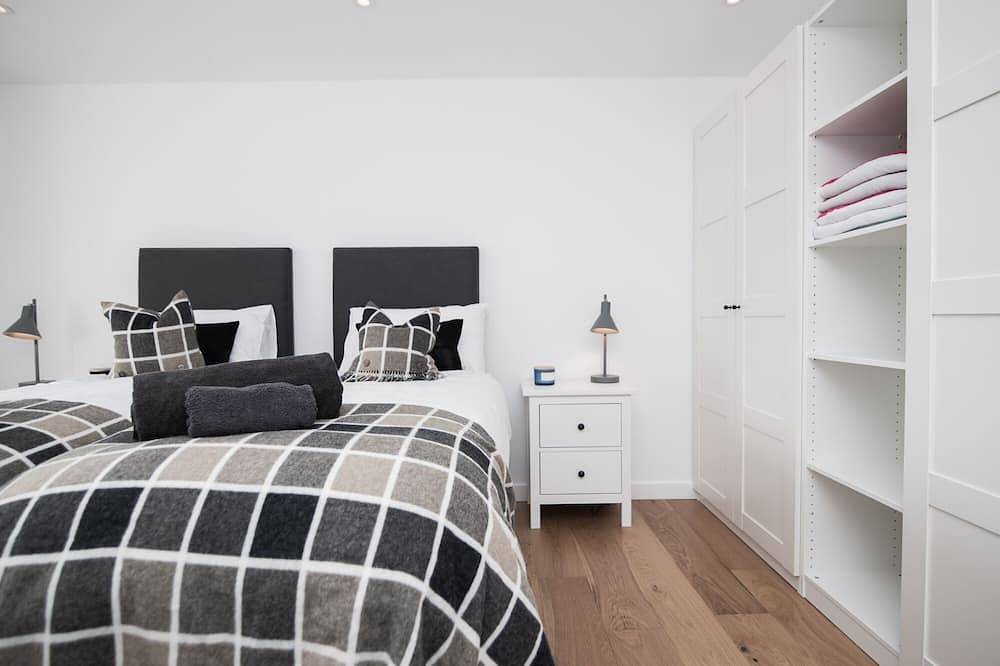 Luxury Townhouse with Hot tub & Parking* Special offer 20% off July dates* in St Andrews, Fife region