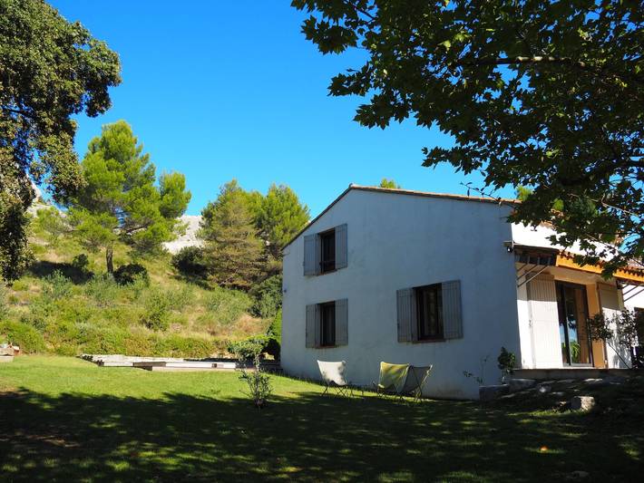 Location de vacances pour 6 personnes, avec jardin ainsi que piscine et terrasse, animaux acceptés à Mallemort - 2