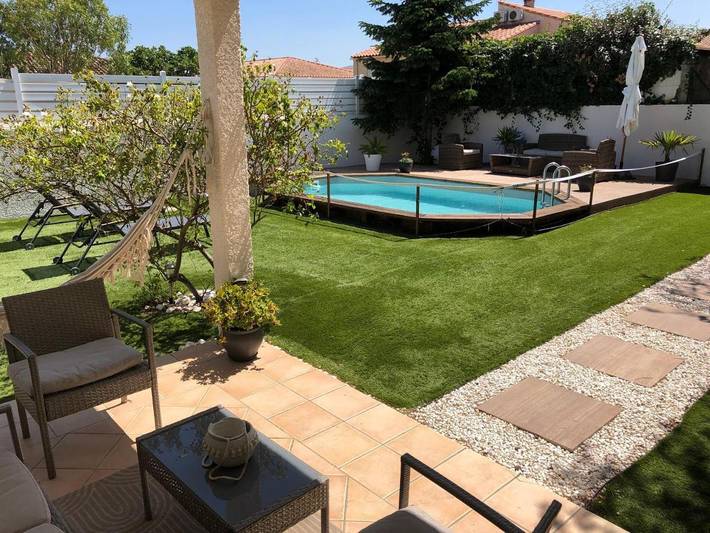 Location de vacances pour 9 personnes, avec piscine et jardin à Montescot