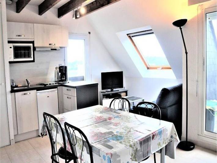 Gîte pour 6 personnes, avec terrasse, adapté aux familles dans Plage De La Falaise - 2