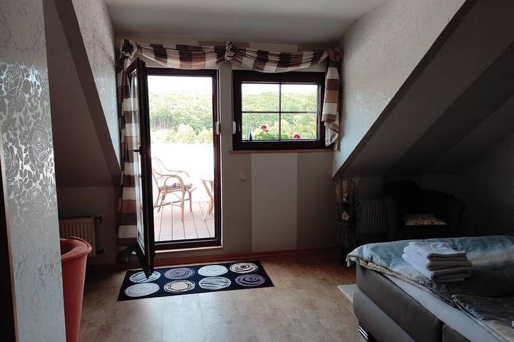 Ganze Wohnung, Ferienwohnung am Zweitälerweg - Moderne Ferienwohnung mit Whirlpoolbadewanne in Weiskirchen, Saar-Nahe-Bergland