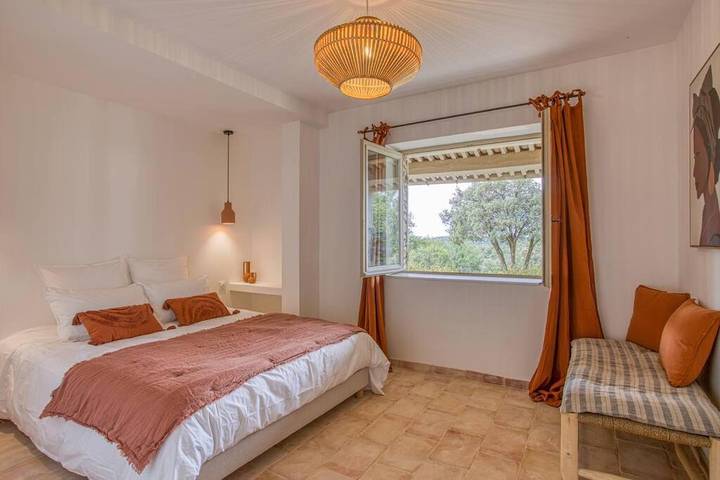 Location de vacances pour 12 personnes, avec vue ainsi que jardin et piscine, animaux acceptés à Fons-sur-Lussan - 2