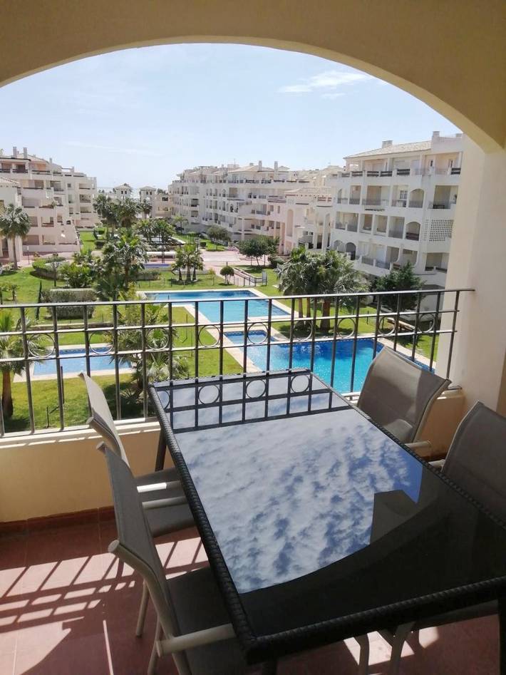 Apartamento para 4 personas, con vistas además de piscina y jardín en Playa Serena (Roquetas de Mar)