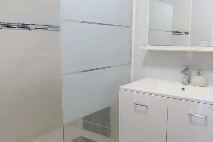 Gîte pour 5 personnes, avec terrasse à Genas - 4