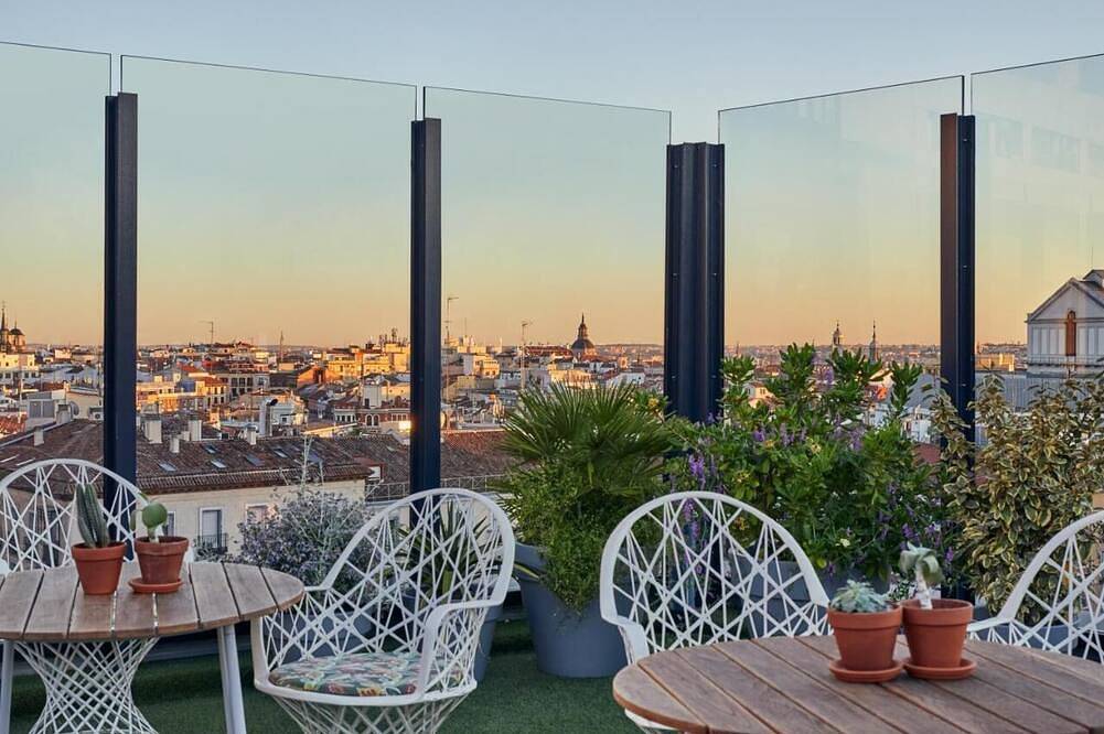 Rooftop terrace, City Center Madrid, perfect for big groups! in Centro (Madrid), Madrid