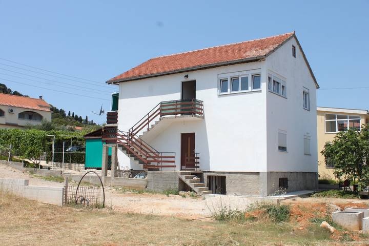Ganze Wohnung, 3-Zimmer-Ferienwohnung am Strand Tkon, Pasman A-8244-b in Tkon, Pasman