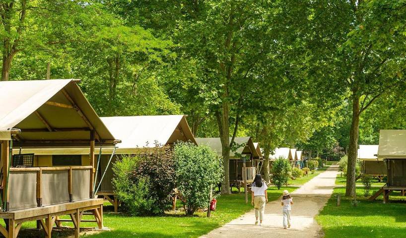 Location de vacances pour 5 personnes, avec piscine et jardin ainsi que bassin pour enfant et terrasse à Châteauneuf-de-Galaure - 4