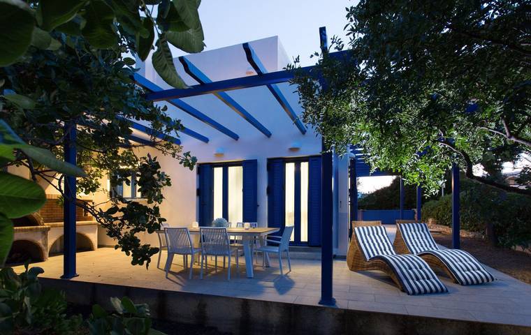 Location de vacances pour 8 personnes, avec Balcon ainsi que Terrasse et Jardin dans Égine