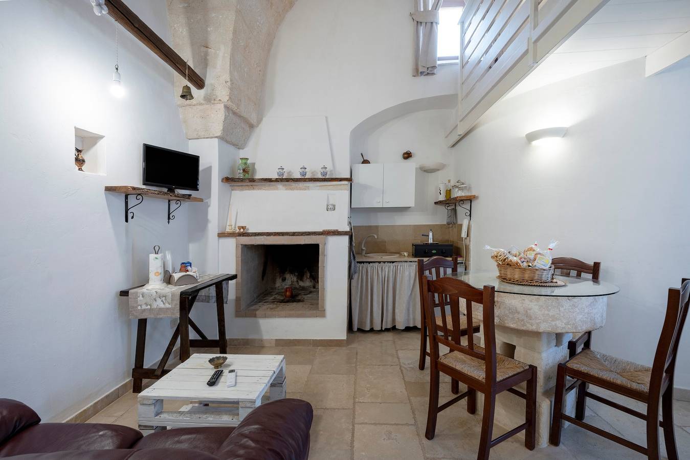 Appartement entier, Appartement 'Lamapecora - Granaio' avec balcon, Wi-Fi et climatisation in Fasano, Salento