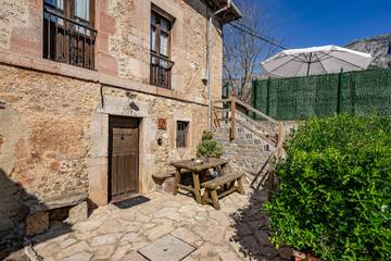 Casa Rural para 7 Personas en Peñamellera Alta, Interior de Asturias, Foto 1