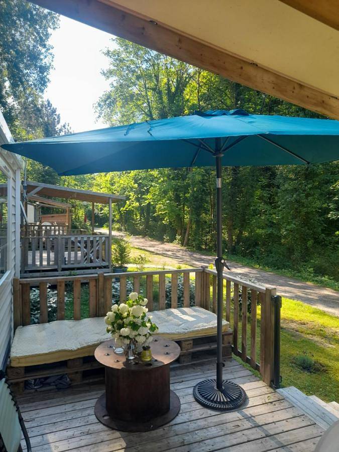 Camping pour 6 personnes, avec Terrasse ainsi que Jardin et Piscine