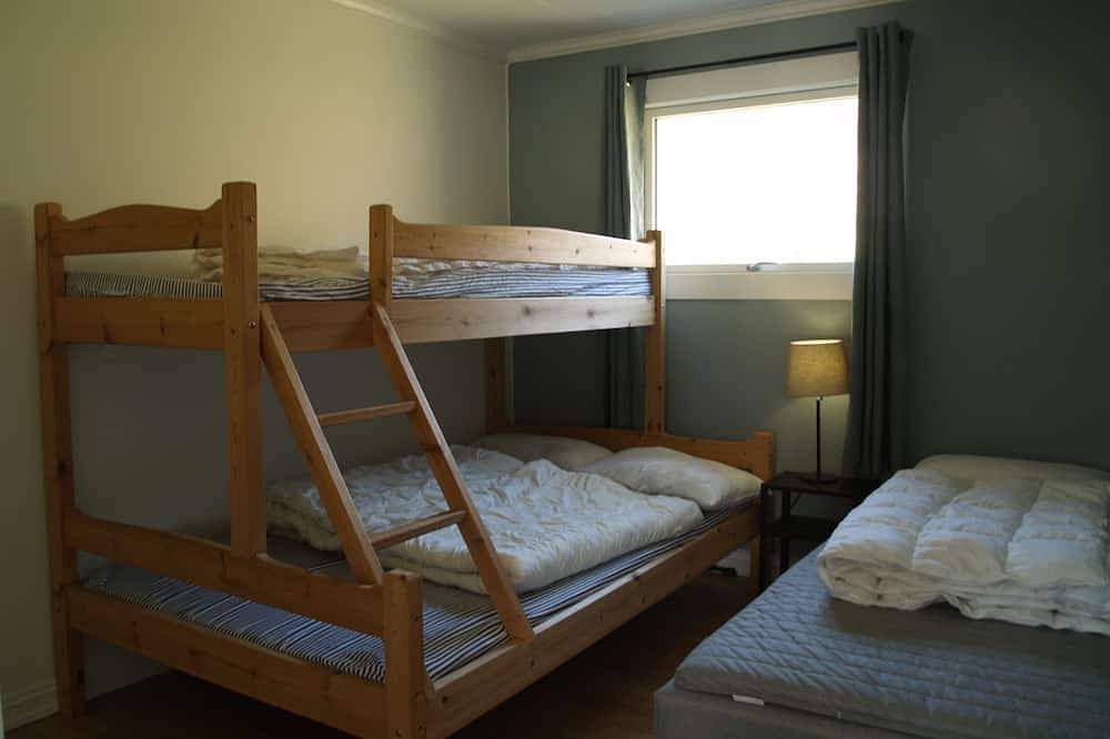 5 bedrooms, large apartment on farm, nice view and nature in Herand, Hardangerfjord