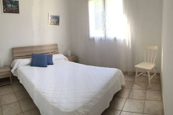 Appartement entier, La Londe Les Maures Maison rdc dans propriété privée à 400 mètres de la mer in La Londe-les-Maures, Parc national de Port-Cros