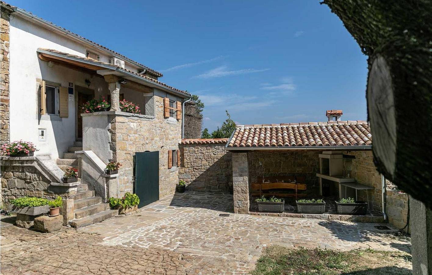 Ganze Ferienwohnung, Gemütliche Ferienwohnung mit WLAN, Klimaanlage und eigener Terrasse in Buzet, Zentralistrien