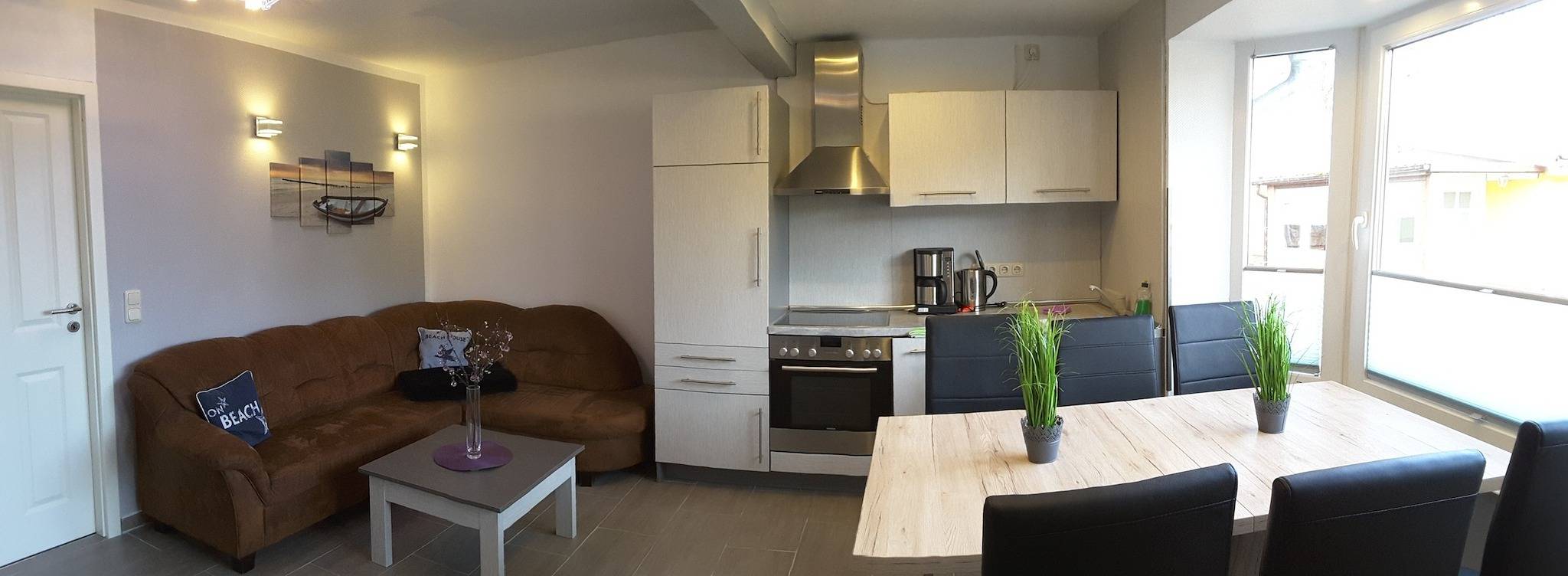 Ganze Ferienwohnung, Apartment mit Meerblick, Terrasse und Parkplatz, 2 km zum Strand in Ückeritz, Usedom