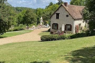 Gîte pour 10 personnes, avec terrasse et jardin à Courgent