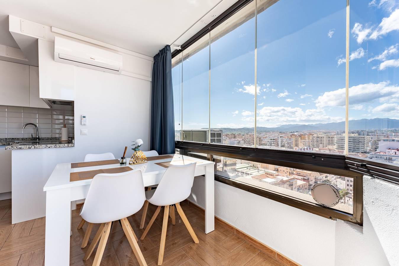Entire apartment, Apartment 'Apartamento Mar' with Sea Views, Wi-Fi, and Air Conditioning in Fuengirola Centre, Fuengirola