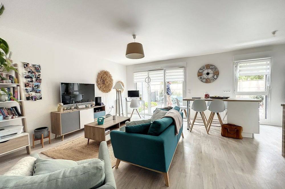 Entire apartment, Appartement Lumineux et Spacieux, de Plain Pied Avec Jardin, Terrasse et Parking in Lion-sur-Mer, Caen region