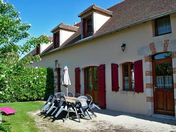 Gîte pour 5 personnes, avec terrasse dans Lorcy