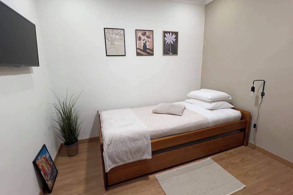 Ganze Wohnung, Bezauberndes Gästestudio mit Terrasse, Klimaanlage und Wlan in Quelfes, Parque Natural da Ria Formosa