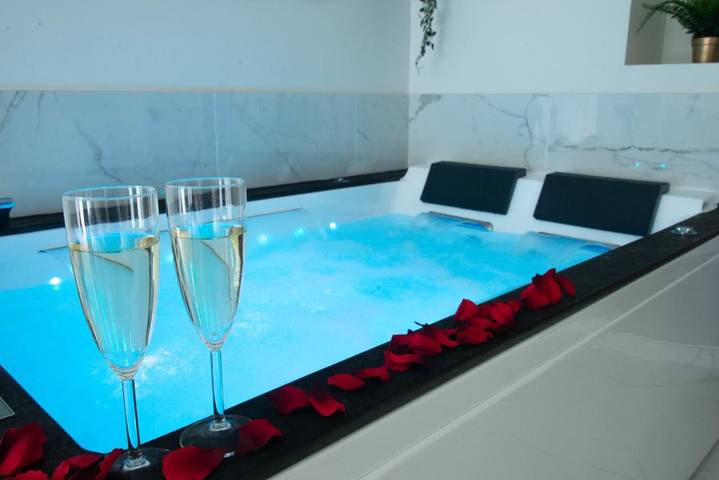 Gîte pour 2 personnes, avec jacuzzi et balcon à Chamalières - 4