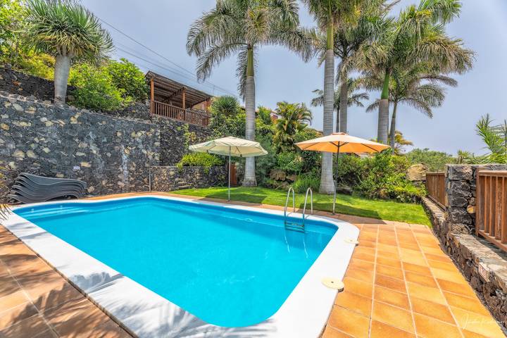 Ferienwohnung für 2 Personen, mit Meerblick und Ausblick sowie Balkon und Garten auf La Palma