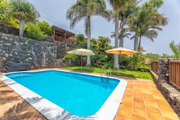 Ferienwohnung für 2 Personen, mit Garten und Ausblick sowie Meerblick und Balkon auf La Palma